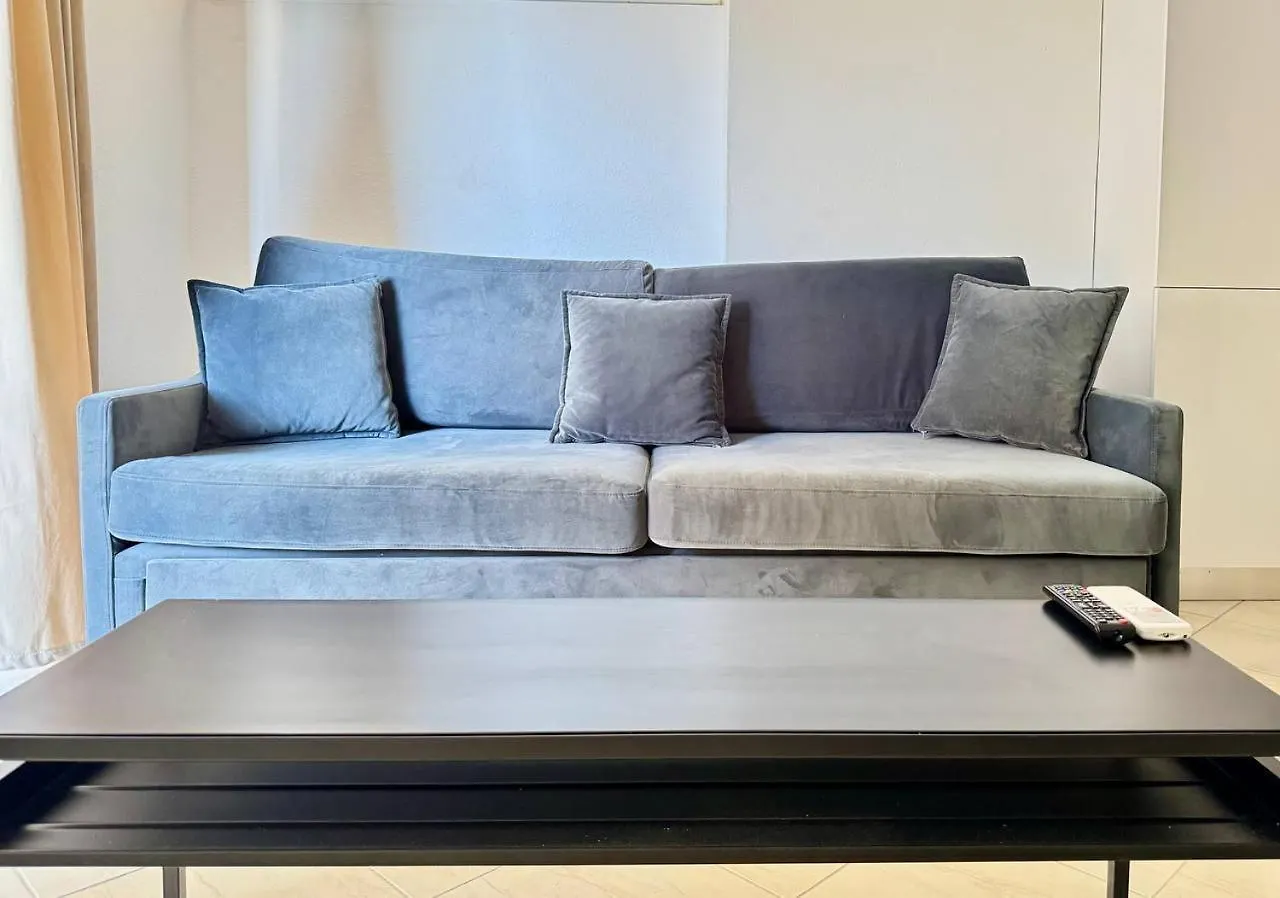 סרנדה Sail View Boutique Apartment אלבניה